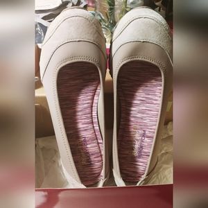 Skechers shoes, fashion sneakers, comfort shoes, beige slip ons